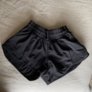 Lululemon Hotty Hot Lined Short 2.5” Size 4